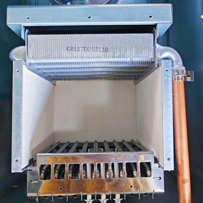 Wandbehang-Heißwasser-Gas-Kessel-weißes Shell Top Component Heat And-Bad-Doppelfunktion